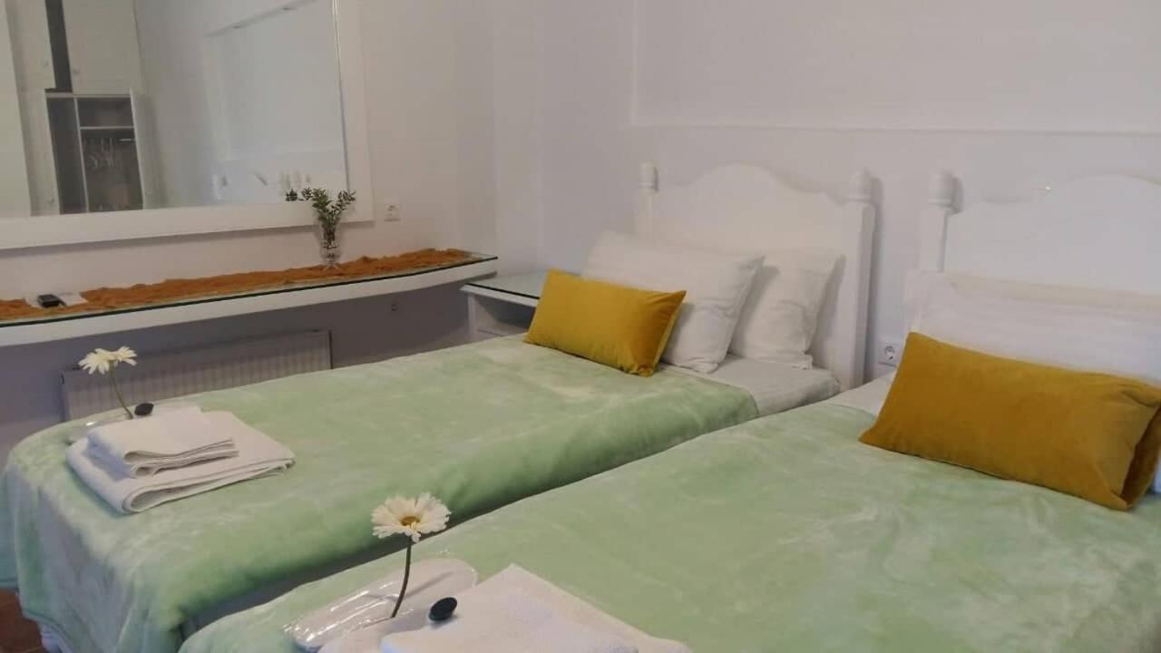Nn Luxury Near Athens Airport Couette-café